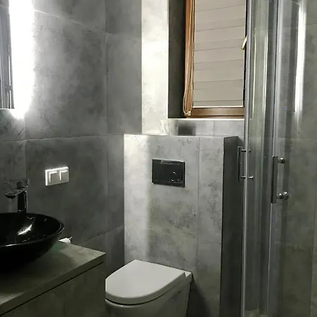 Lesny Zakatek Alojamento de Turismo Selvagem Lubiatowo (Pomerania)